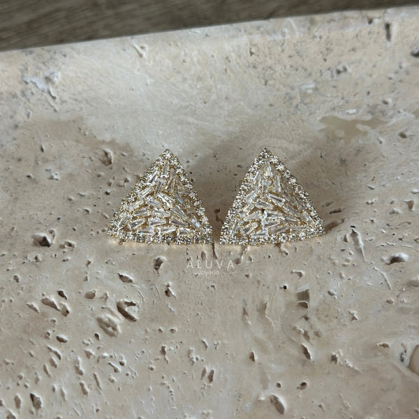 Arete triangulo piedra