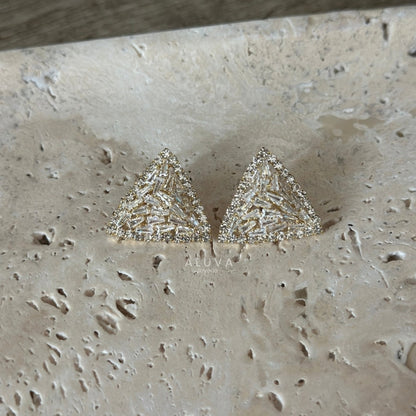 Arete triangulo piedra